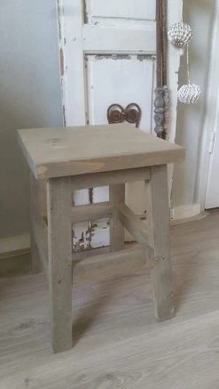 Steigerhouten Krukje "Queen Aimy" -Meubelserie Winkel 56b1e269808ce194ae8b730bd32fba97e662298eddf356fdd71e4cea81c80be4