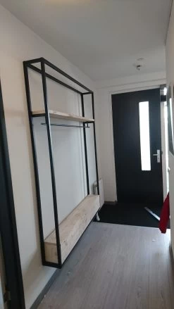 Kapstok Industrieel Mila Zwart Metaal Met Opbergruimte 15 Kapstok Industrieel Mila Zwart Metaal Met Opbergruimte -Meubelserie Winkel 587707371a91f3b8196280f8dc47309d7e6682301ef39725519e524c7808f1fe