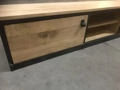TV Meubel Eiken En Staal -Meubelserie Winkel 730fb3c0684962457e27f88f57d58692c72ee5ab6ca2055f19ebe5eb202eaac8