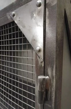 Industriele Kast Bliz -Meubelserie Winkel 7a72ed075facbe0eedbb8bd59496a1c4c2b30b6cc1dd27eab7ffc1494c620c12