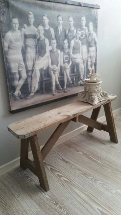 Steigerhouten Bankje "Queen Aimy" -Meubelserie Winkel 7e396a29d8cbb6d4ef1043edbea78665cc65f7ad4fb7f7d3179ca779c08a7812