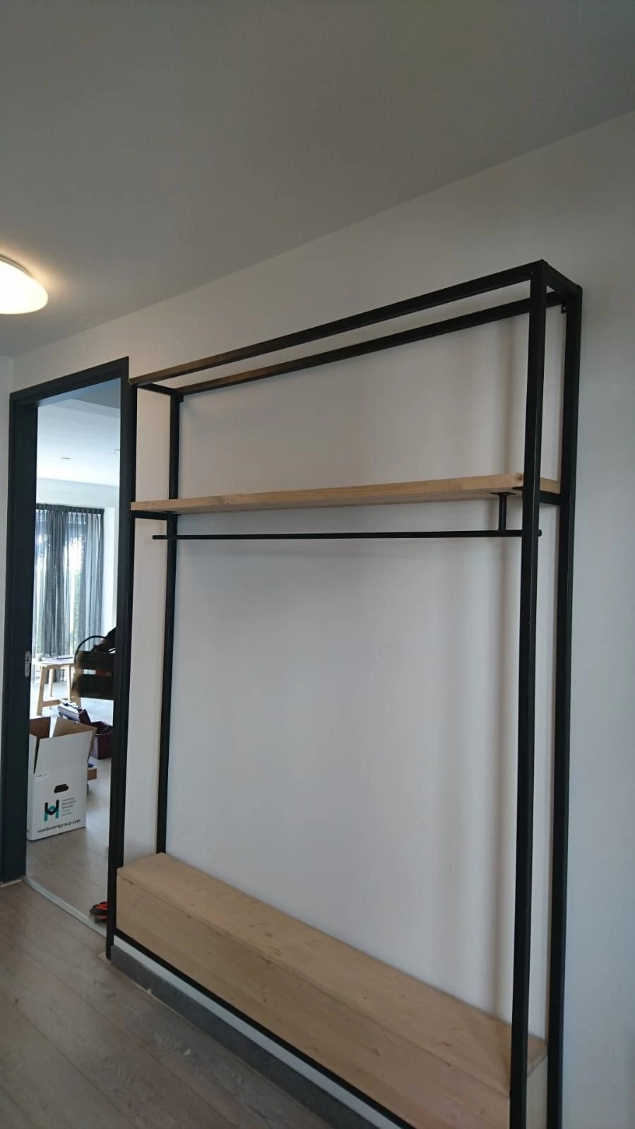 Kapstok Industrieel Mila Zwart Metaal Met Opbergruimte 7 Kapstok Industrieel Mila Zwart Metaal Met Opbergruimte - Afbeelding 5